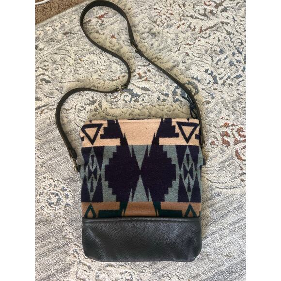 Beautiful Nan-Made Objects Pendleton Wool and Leather Cross-Body Purse - Picture 7 of 11